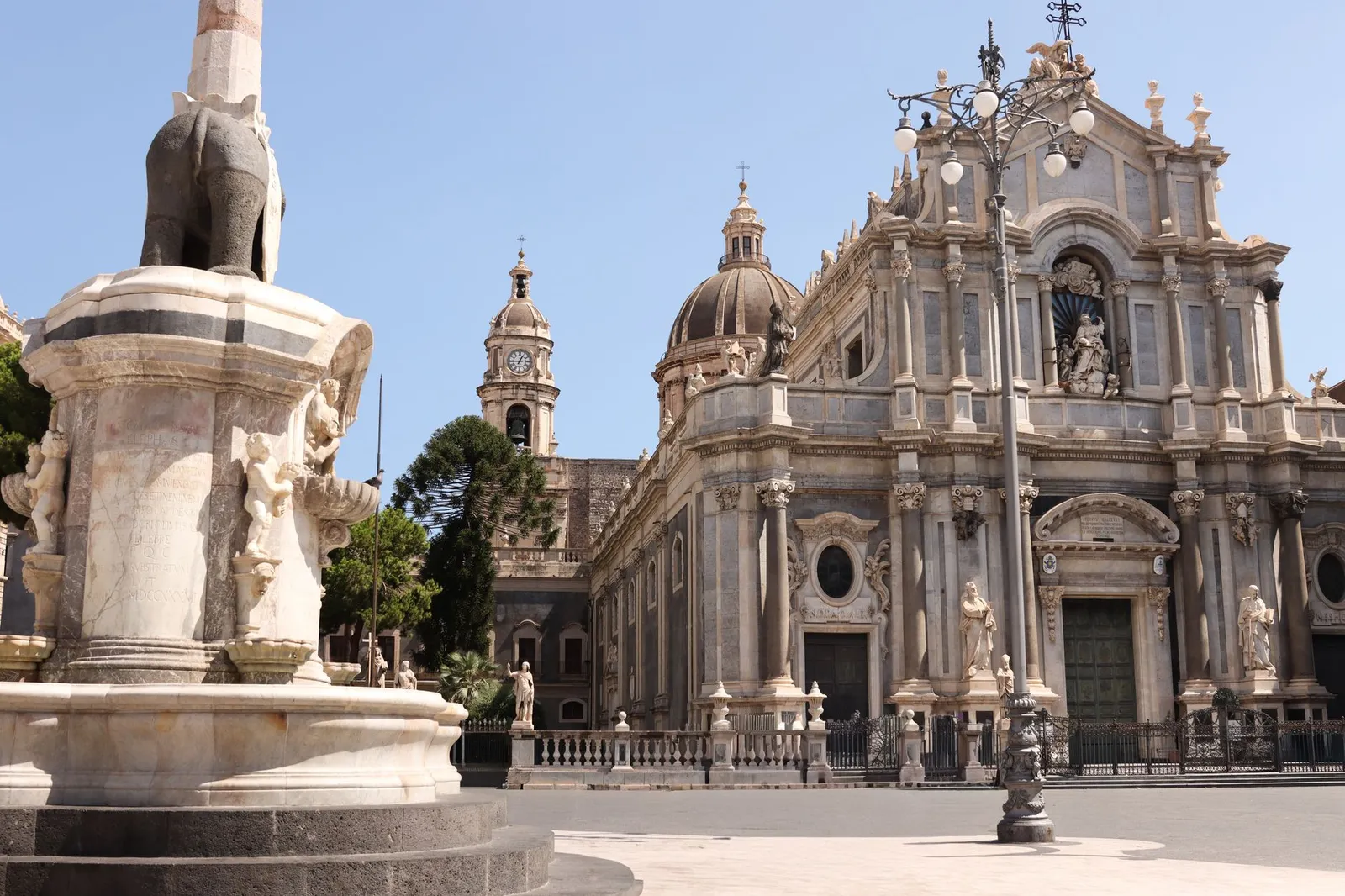 Explore the remarkable architecture of Catania's iconic cathedral in Sicily, showcasing ancient cultural heritage.