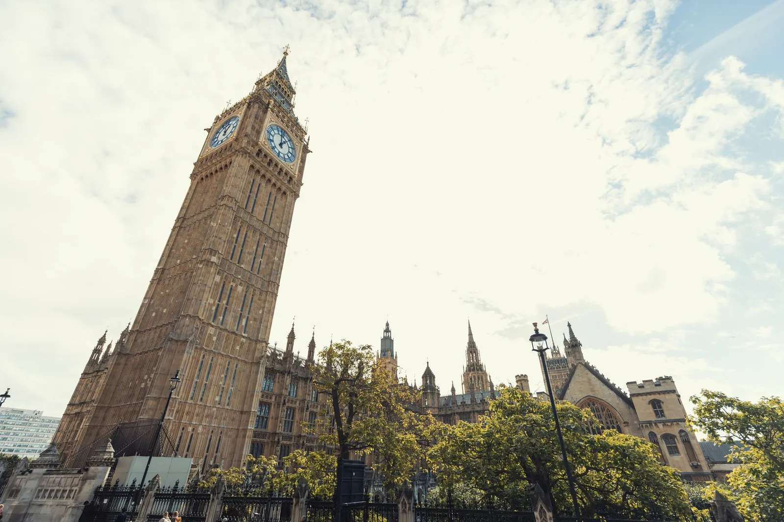 Iconic view of Big Ben and Westminster Palace in London on a sunny day.