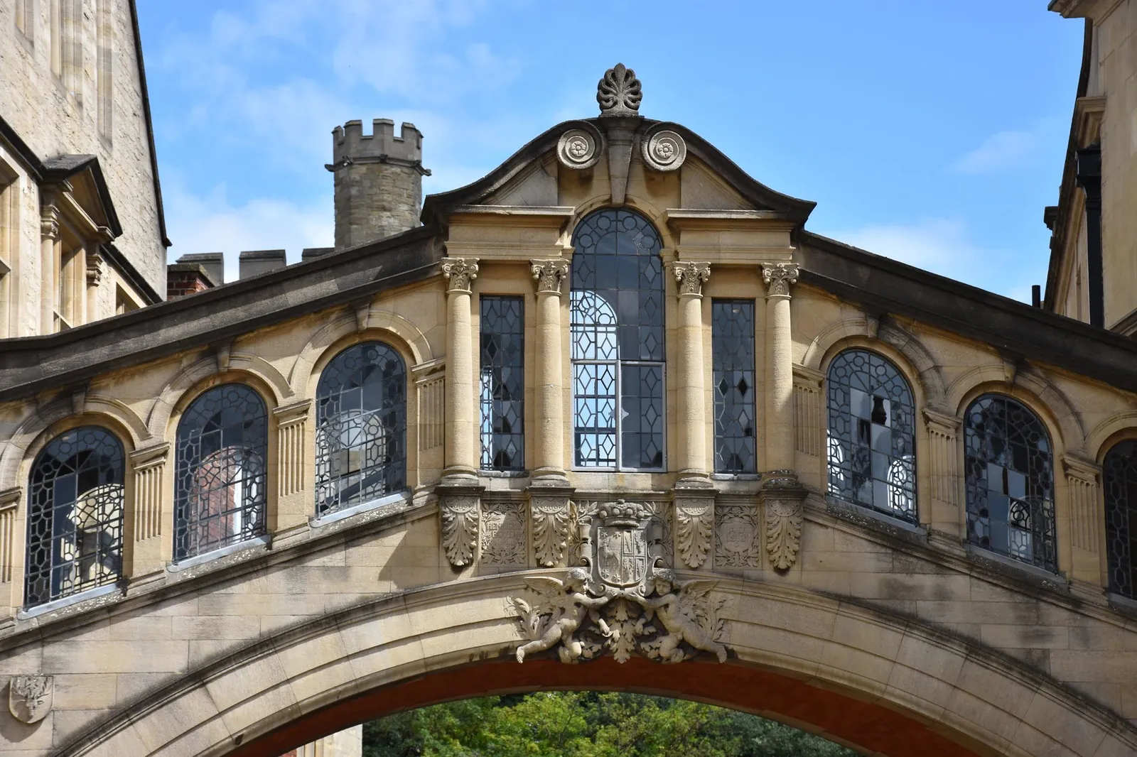 Explore the iconic Bridge of Sighs, a beautiful architectural landmark in Oxford, England.